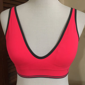 NWOT  DANSKIN SPORTS BRA   SIZE MEDIUM